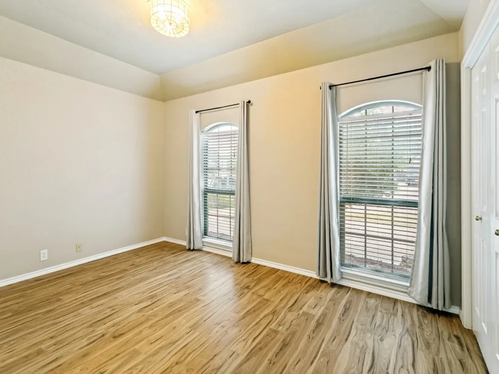 10228 Fieldcrest Drive Benbrook, TX 76126