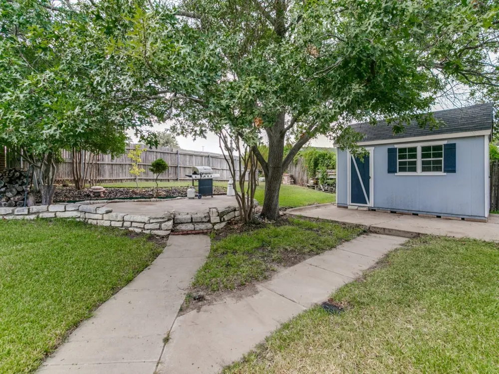 10228 Fieldcrest Drive Benbrook, TX 76126