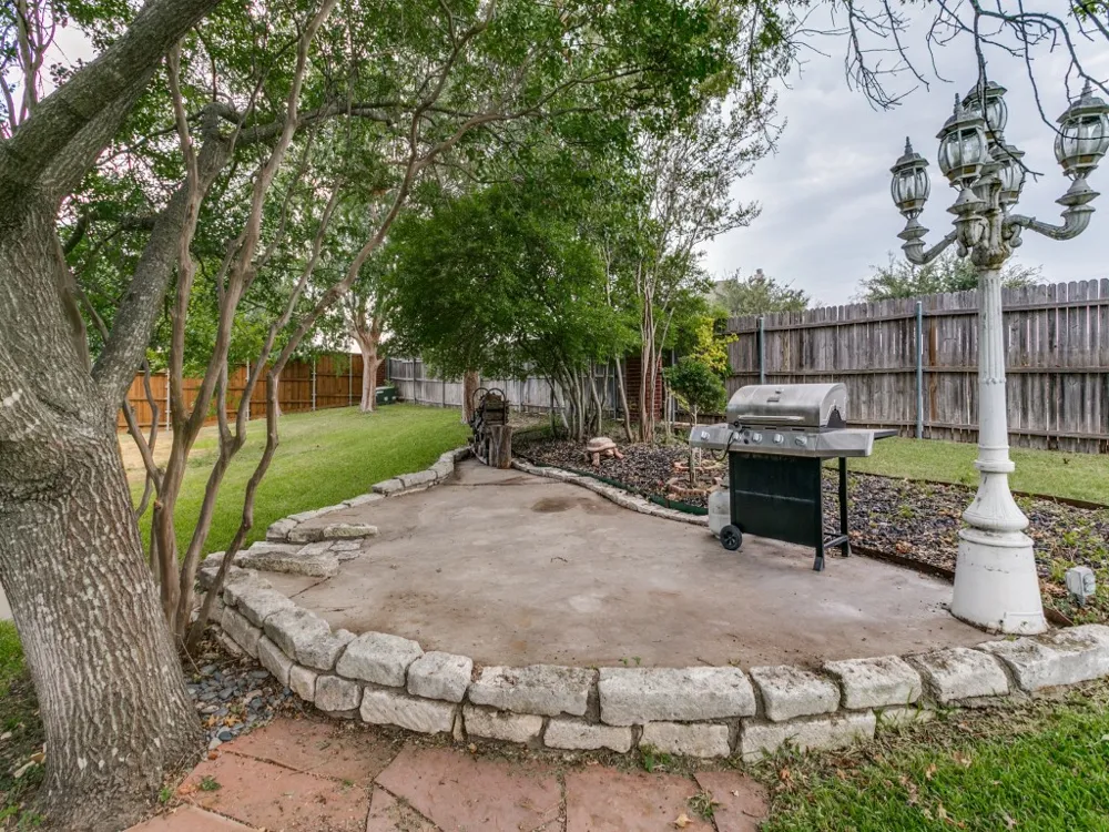 10228 Fieldcrest Drive Benbrook, TX 76126