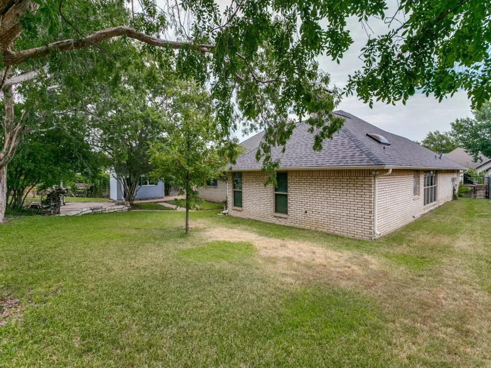 10228 Fieldcrest Drive Benbrook, TX 76126