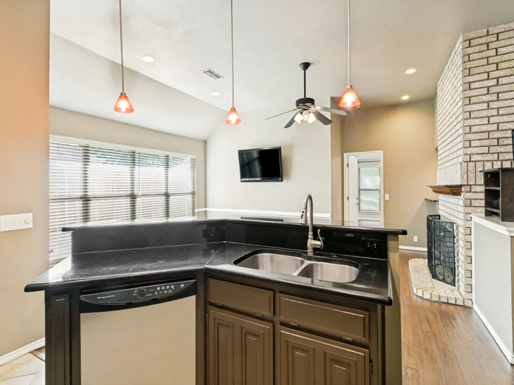 10228 Fieldcrest Drive Benbrook, TX 76126