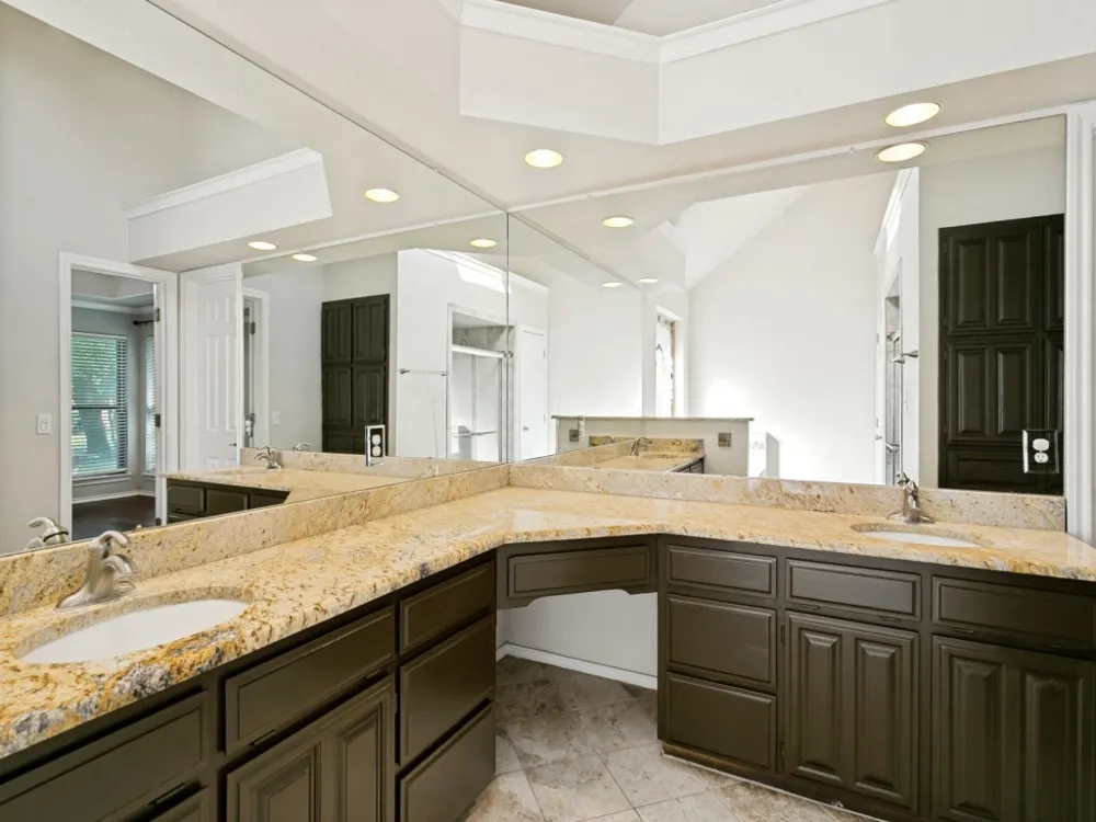 10228 Fieldcrest Drive Benbrook, TX 76126