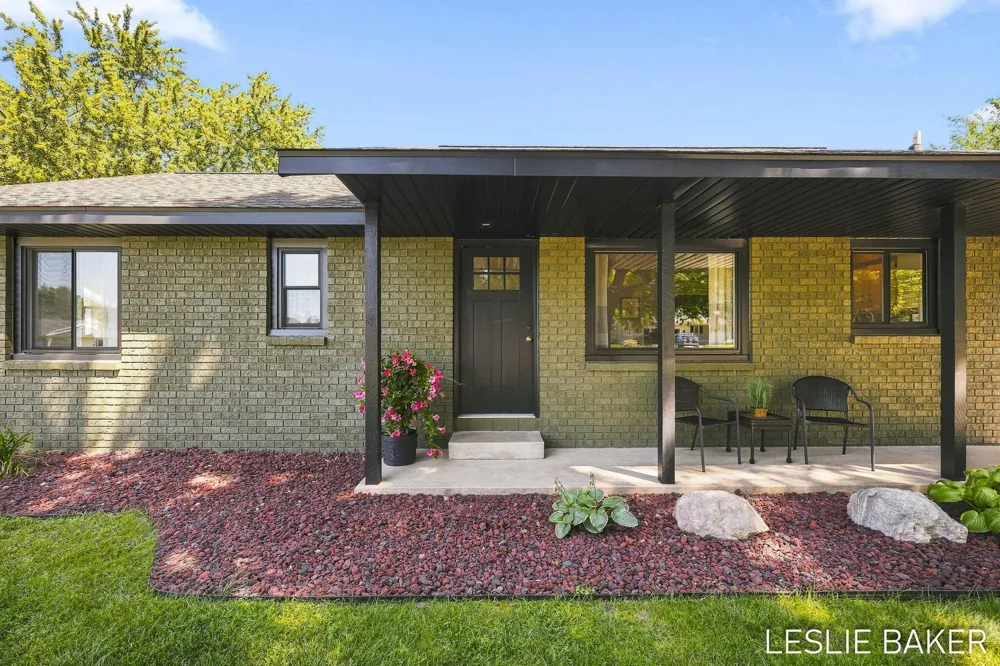 2666 Gay Paree Drive Zeeland, MI 49464