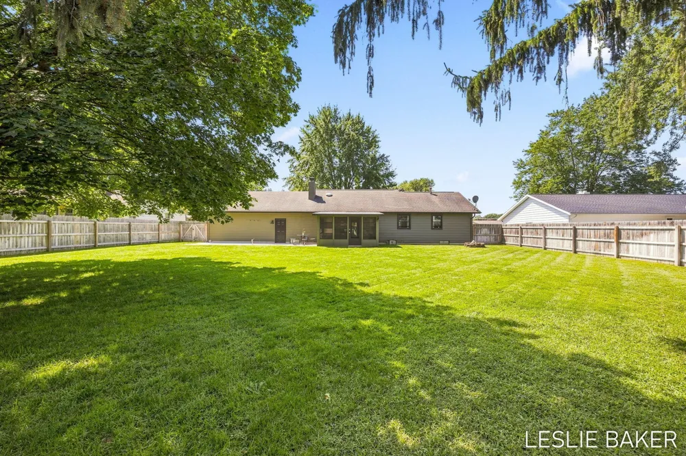 2666 Gay Paree Drive Zeeland, MI 49464