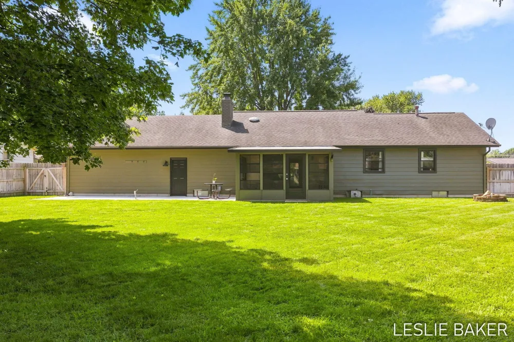2666 Gay Paree Drive Zeeland, MI 49464