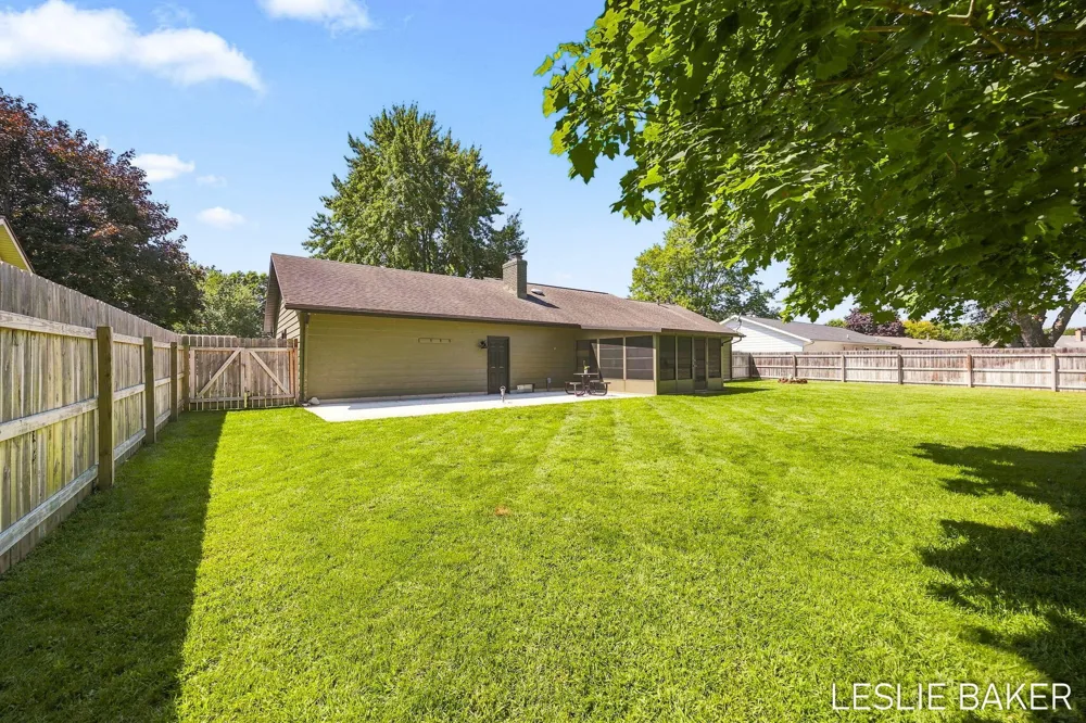 2666 Gay Paree Drive Zeeland, MI 49464