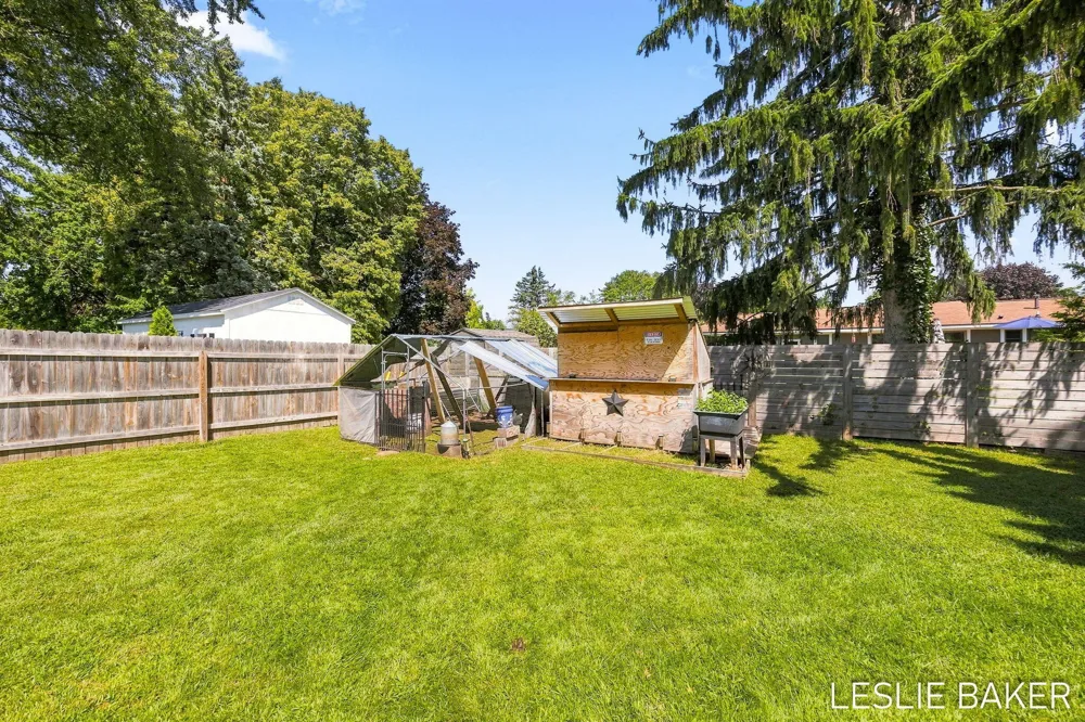 2666 Gay Paree Drive Zeeland, MI 49464