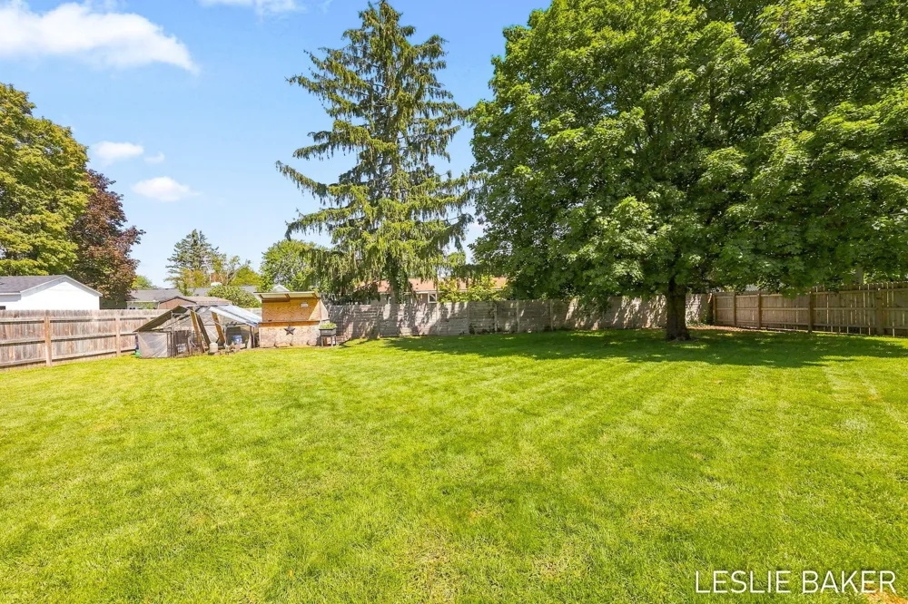 2666 Gay Paree Drive Zeeland, MI 49464