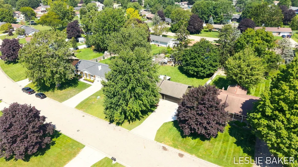 2666 Gay Paree Drive Zeeland, MI 49464