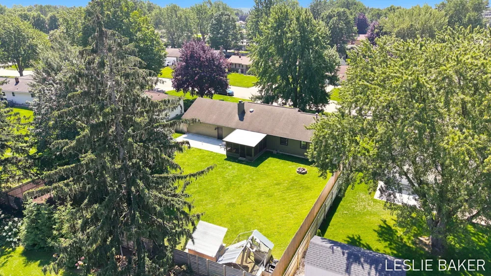 2666 Gay Paree Drive Zeeland, MI 49464