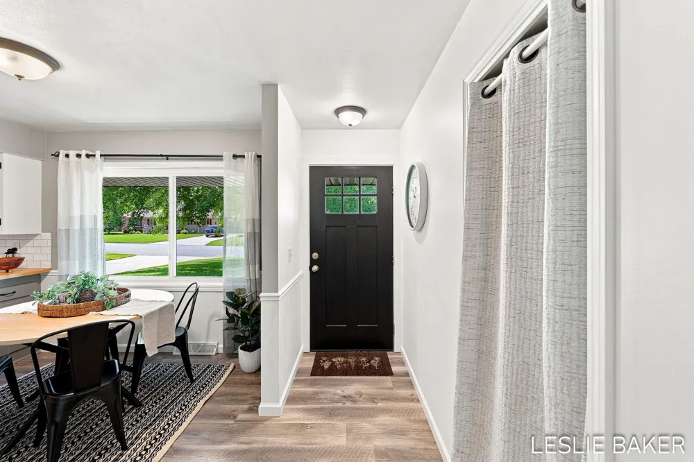2666 Gay Paree Drive Zeeland, MI 49464