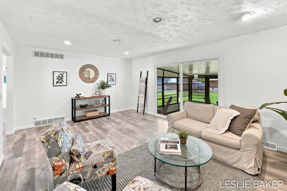 2666 Gay Paree Drive Zeeland, MI 49464