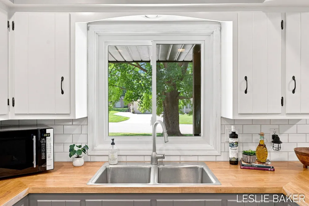2666 Gay Paree Drive Zeeland, MI 49464