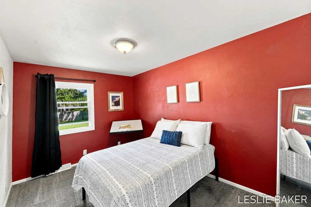 2666 Gay Paree Drive Zeeland, MI 49464