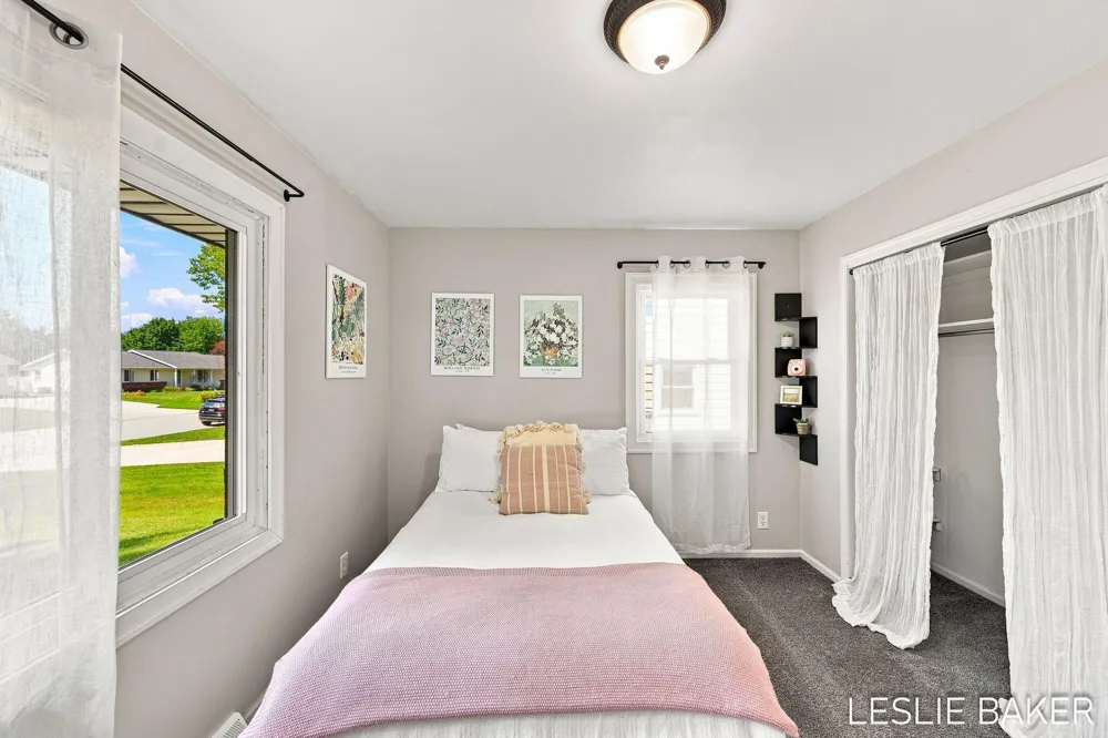 2666 Gay Paree Drive Zeeland, MI 49464