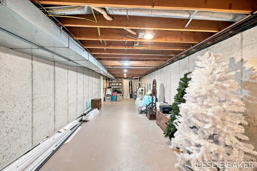 2666 Gay Paree Drive Zeeland, MI 49464