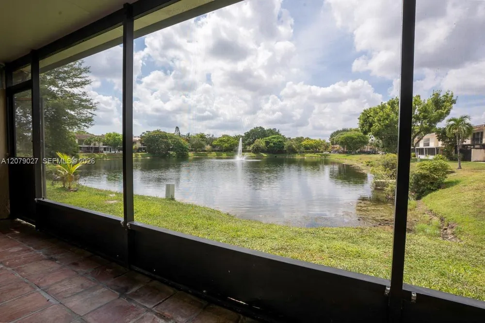 14295 Kendale Lakes Cir Miami, FL 33183
