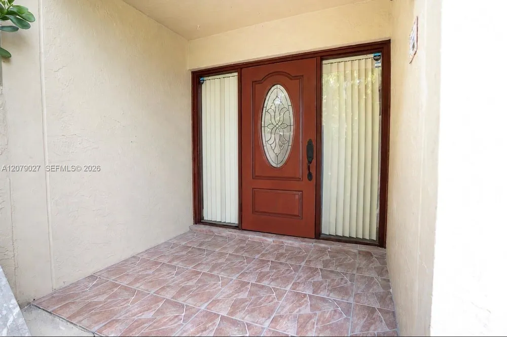 14295 Kendale Lakes Cir Miami, FL 33183