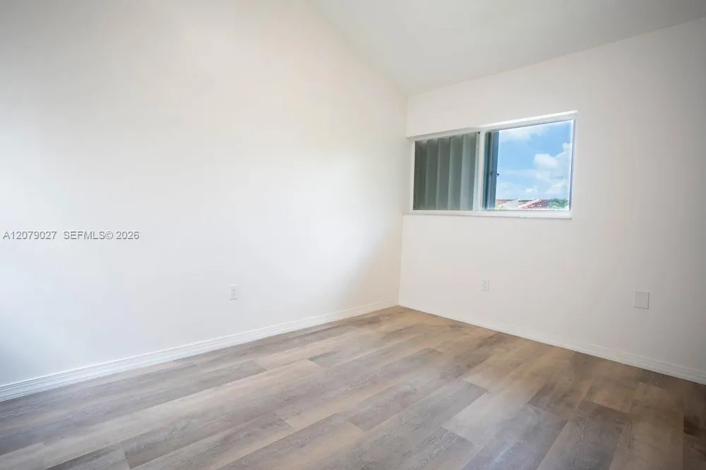 14295 Kendale Lakes Cir Miami, FL 33183