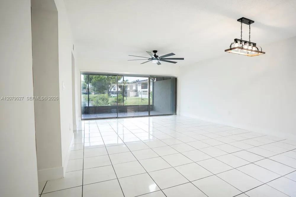 14295 Kendale Lakes Cir Miami, FL 33183
