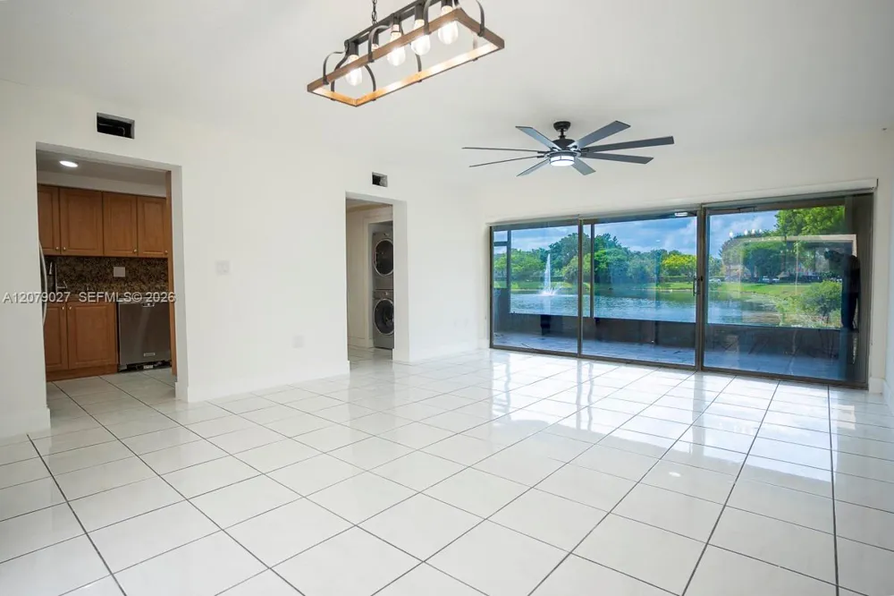 14295 Kendale Lakes Cir Miami, FL 33183