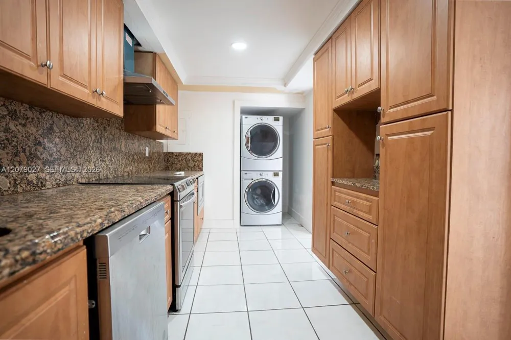 14295 Kendale Lakes Cir Miami, FL 33183