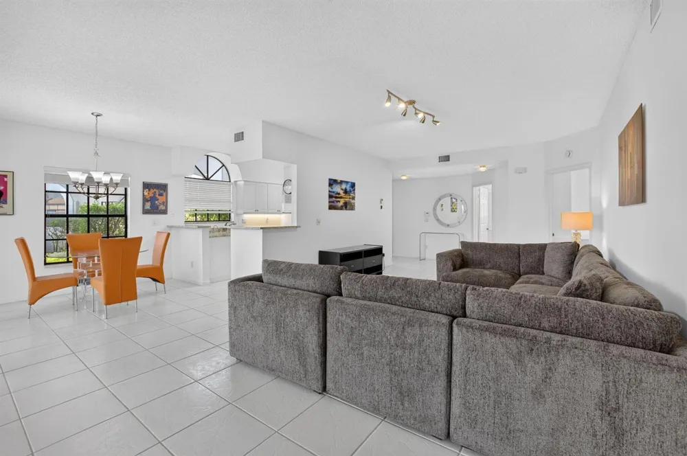 8065 Aberdeen Drive #102 Boynton Beach, FL 33472