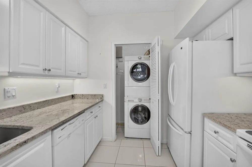 8065 Aberdeen Drive #102 Boynton Beach, FL 33472