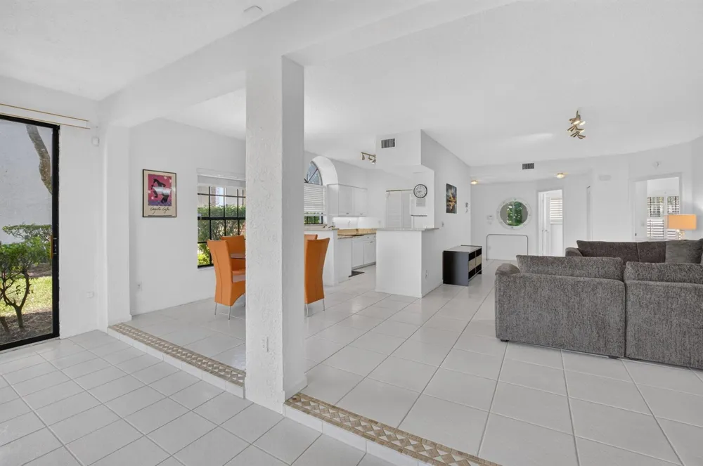 8065 Aberdeen Drive #102 Boynton Beach, FL 33472
