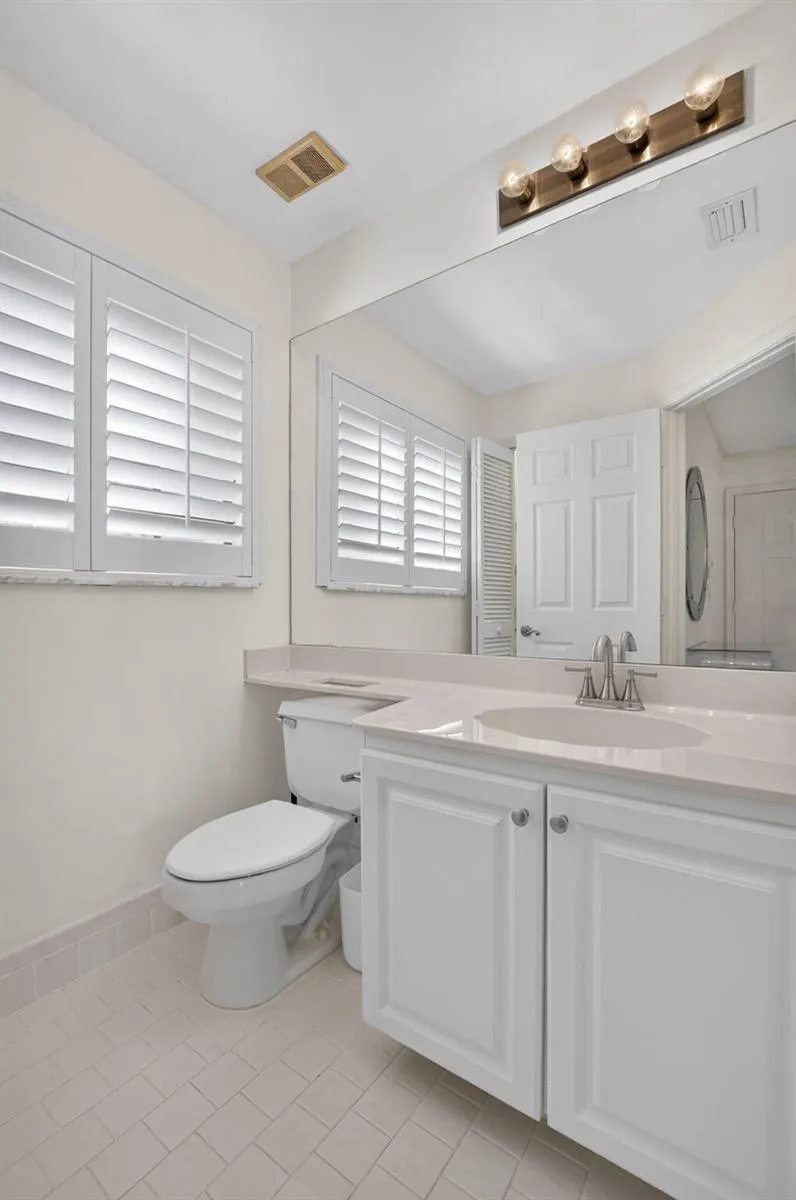 8065 Aberdeen Drive #102 Boynton Beach, FL 33472