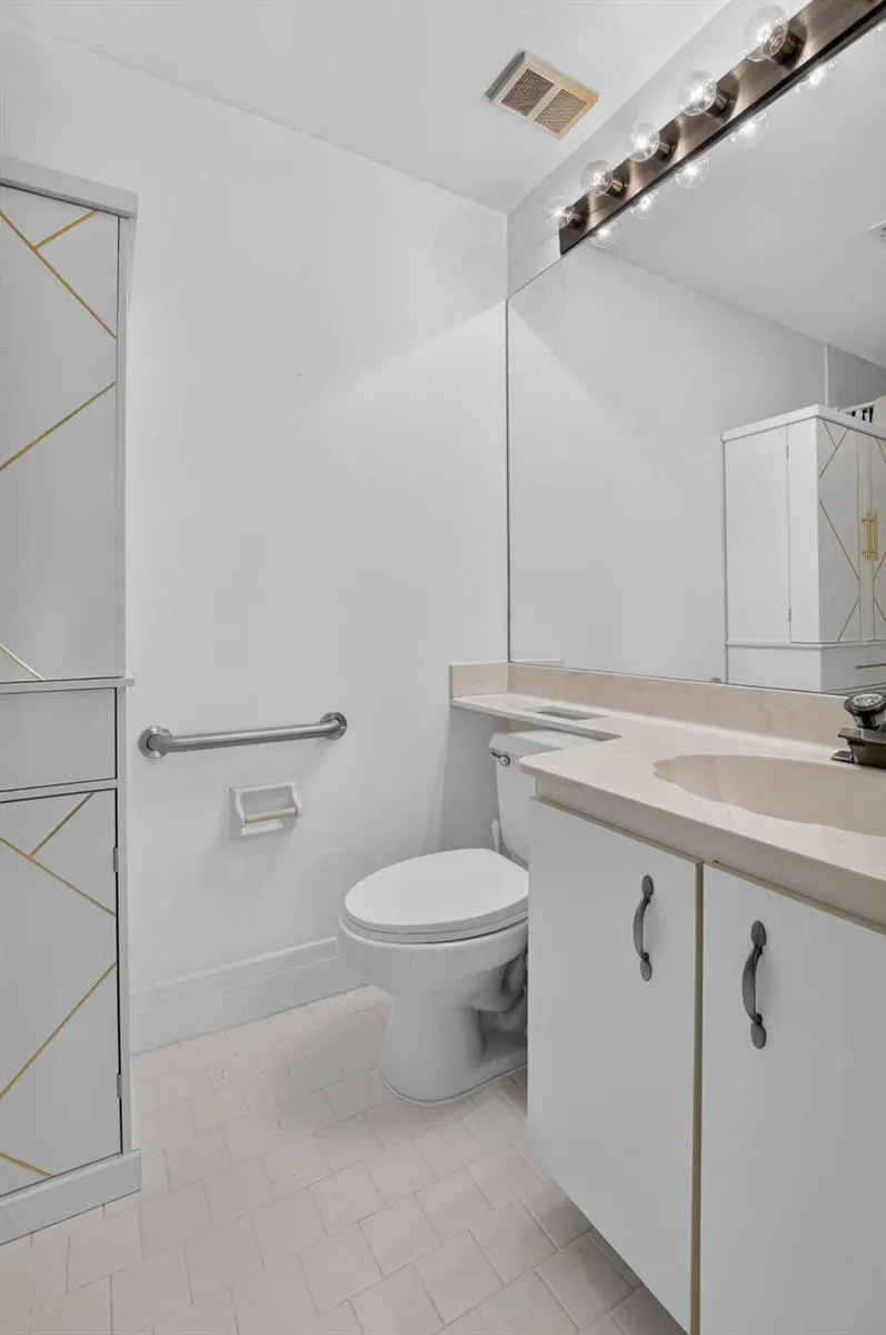 8065 Aberdeen Drive #102 Boynton Beach, FL 33472