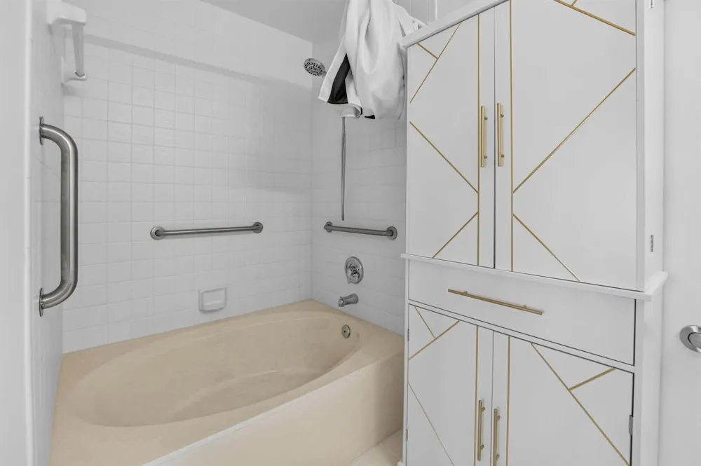 8065 Aberdeen Drive #102 Boynton Beach, FL 33472