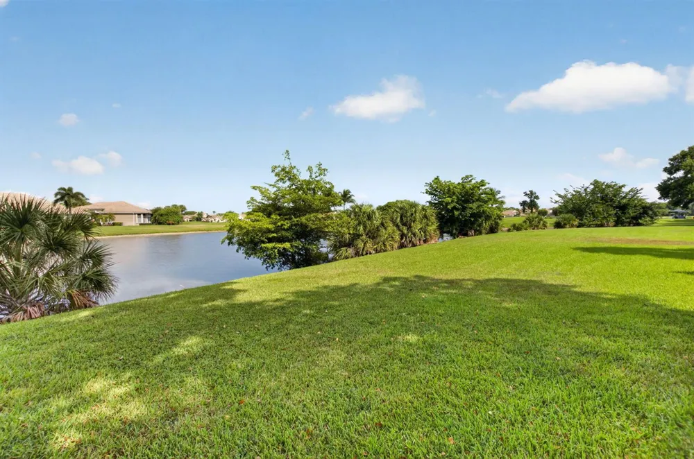8065 Aberdeen Drive #102 Boynton Beach, FL 33472