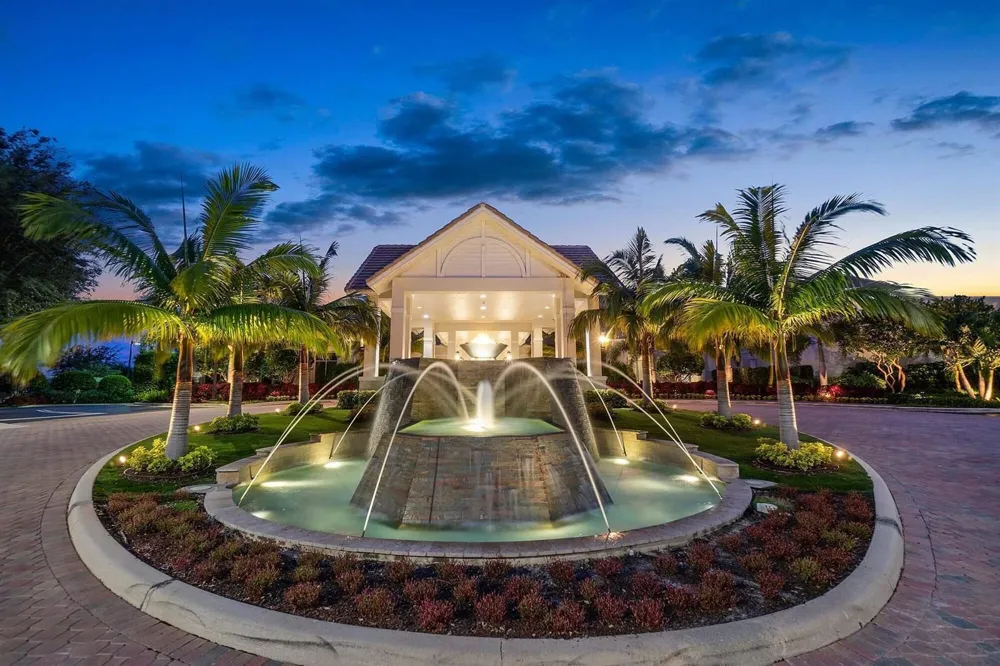 8065 Aberdeen Drive #102 Boynton Beach, FL 33472