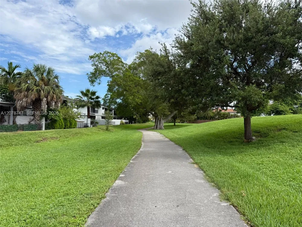746 NW 105th Pl #A6 Miami, FL 33172