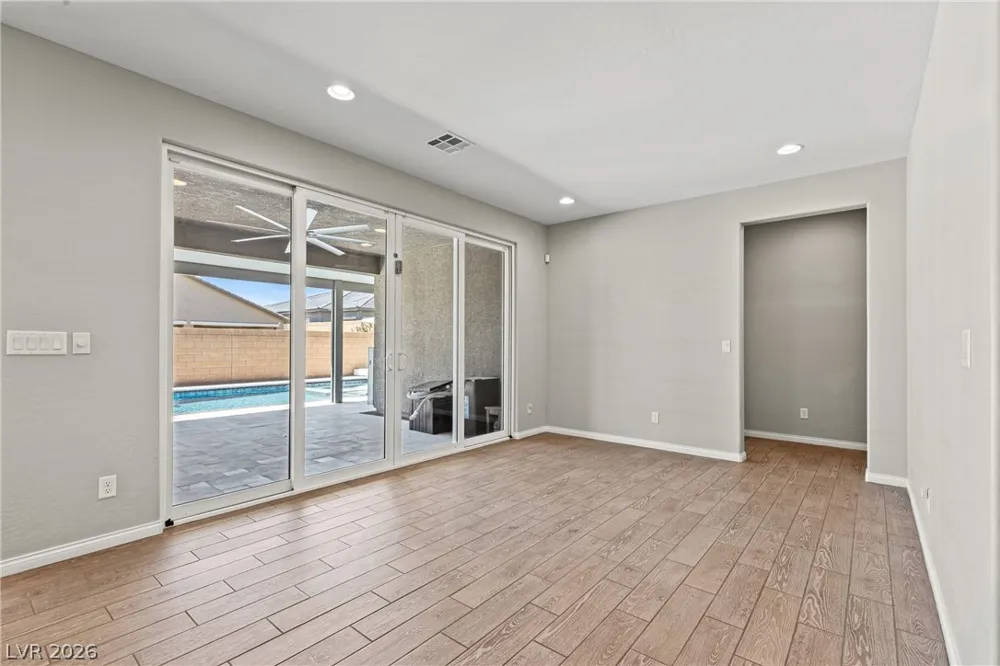 10125 Ferton Lake Avenue Las Vegas, NV 89178