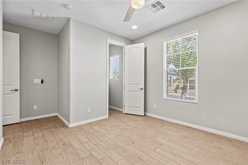 10125 Ferton Lake Avenue Las Vegas, NV 89178