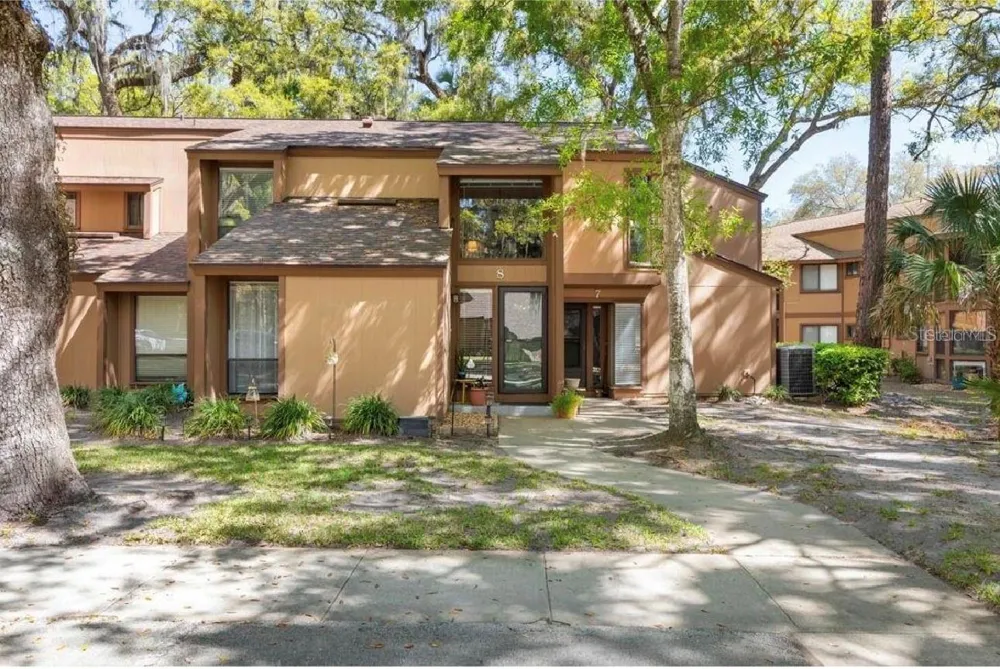 8 FAIRWAYS CIRCLE #8 Palm Coast, FL 32137