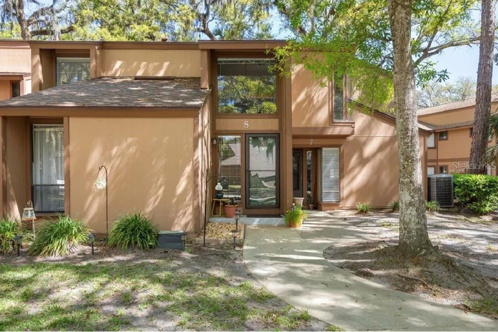 8 FAIRWAYS CIRCLE #8 Palm Coast, FL 32137