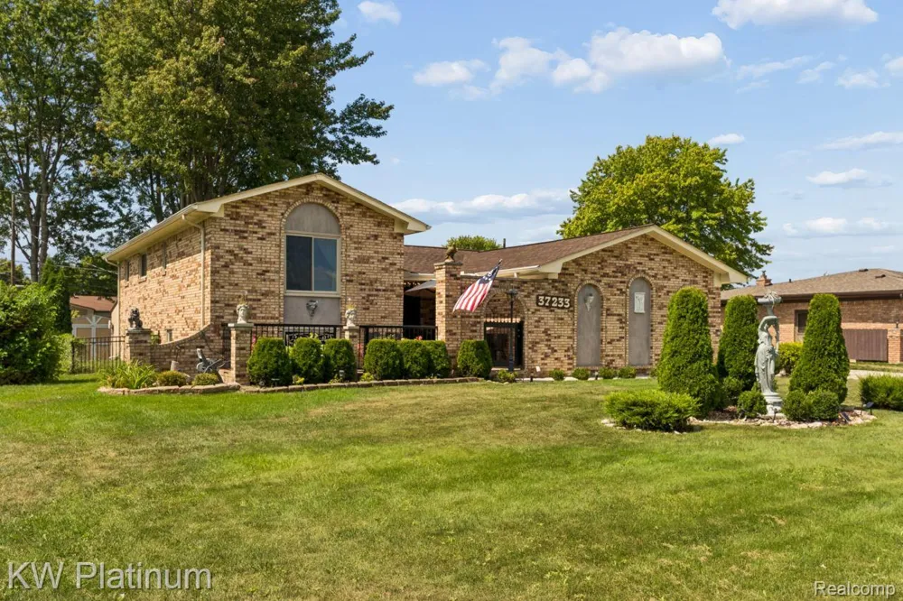 37233 Almont Drive W Sterling Heights City, MI 48310