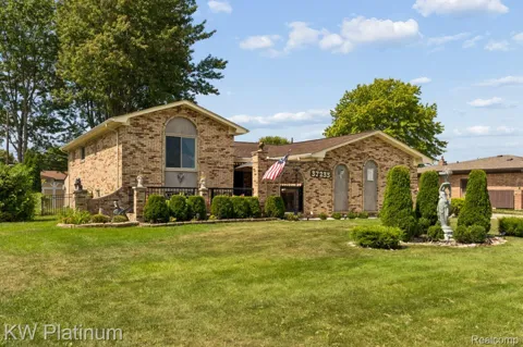 37233 Almont Drive W