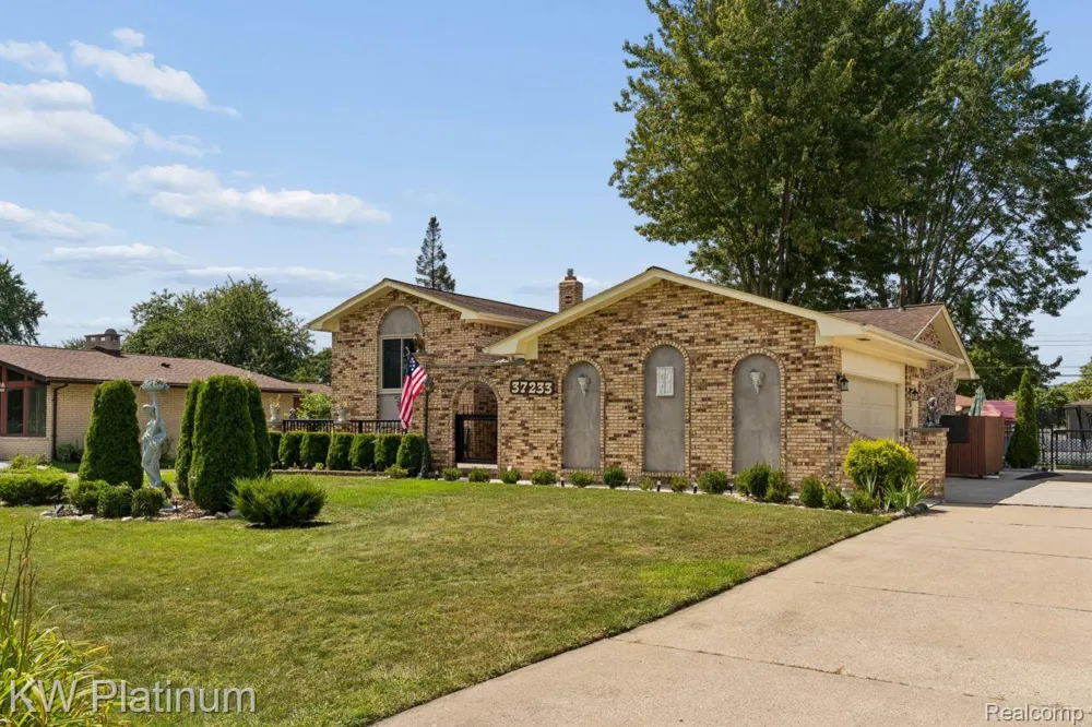 37233 Almont Drive W Sterling Heights City, MI 48310