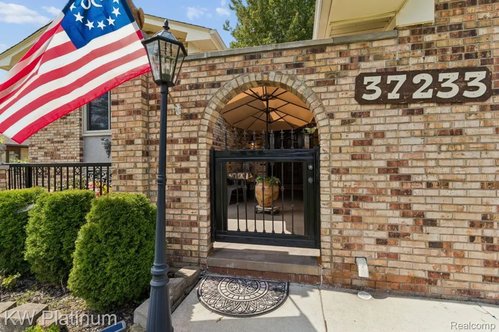 37233 Almont Drive W Sterling Heights City, MI 48310