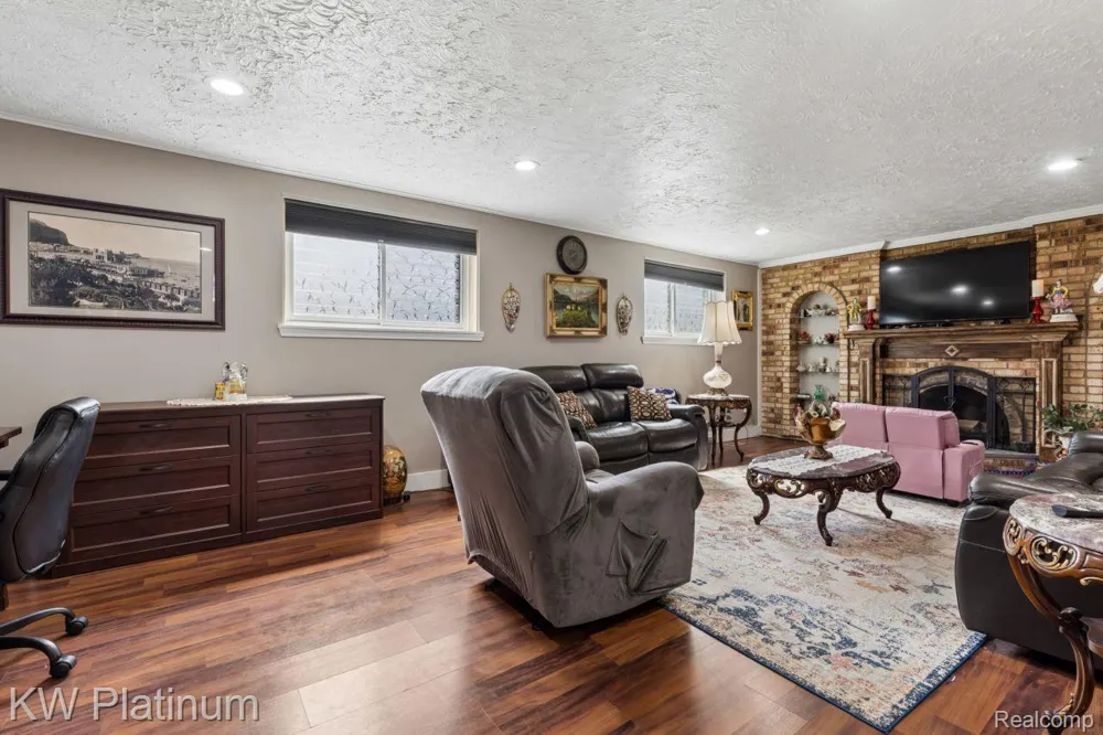 37233 Almont Drive W Sterling Heights City, MI 48310