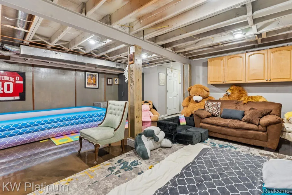 37233 Almont Drive W Sterling Heights City, MI 48310
