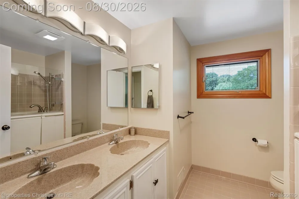 28107 New Bedford Drive Farmington Hills City, MI 48334
