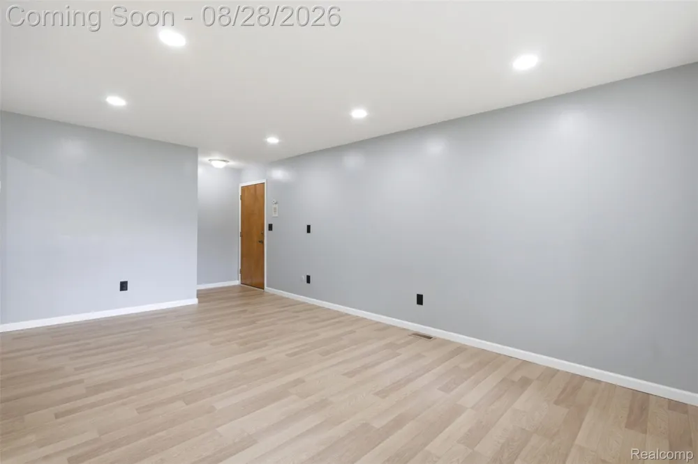29622 Hoover Road Warren City, MI 48093