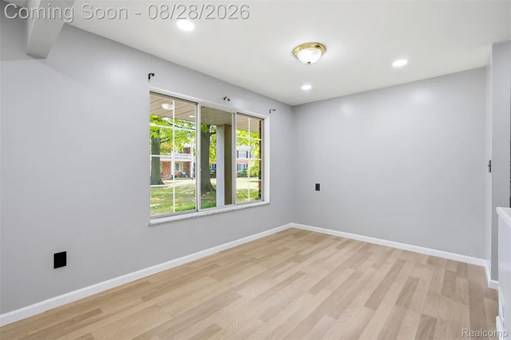 29622 Hoover Road Warren City, MI 48093