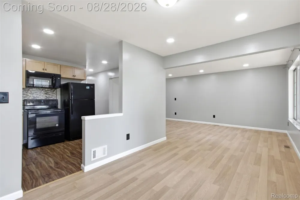 29622 Hoover Road Warren City, MI 48093