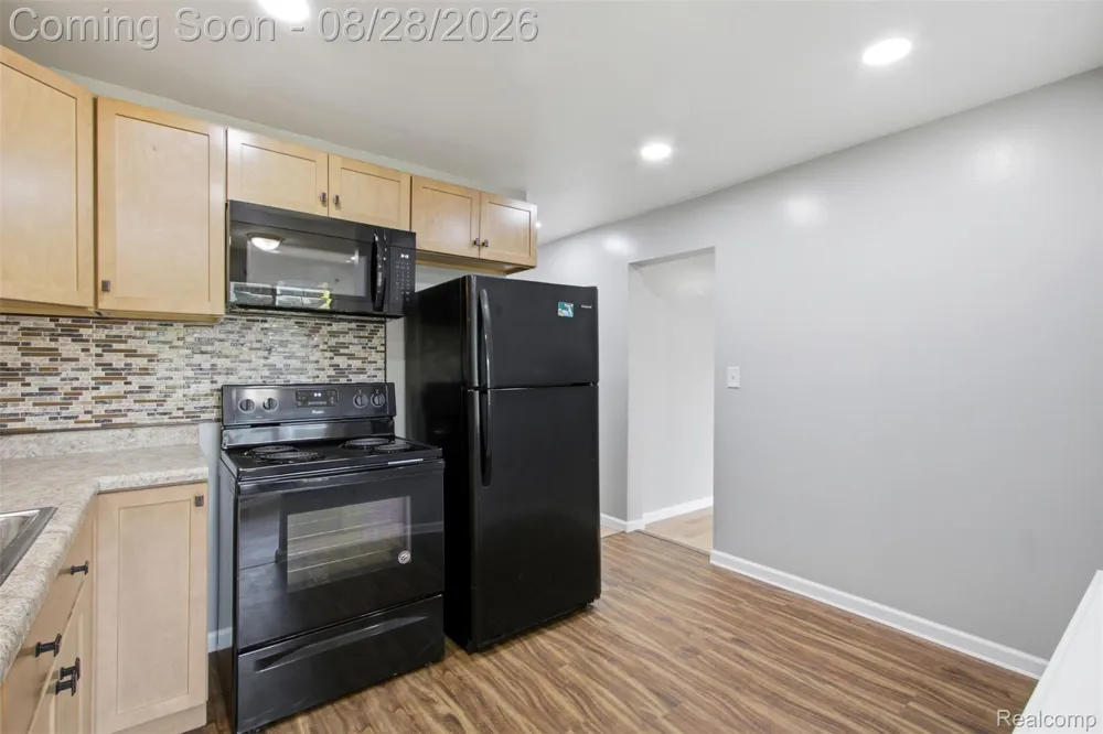 29622 Hoover Road Warren City, MI 48093
